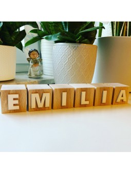 Imię Emilia z Literami 3D, naturalny klocek z białymi literami, wteklocki.pl